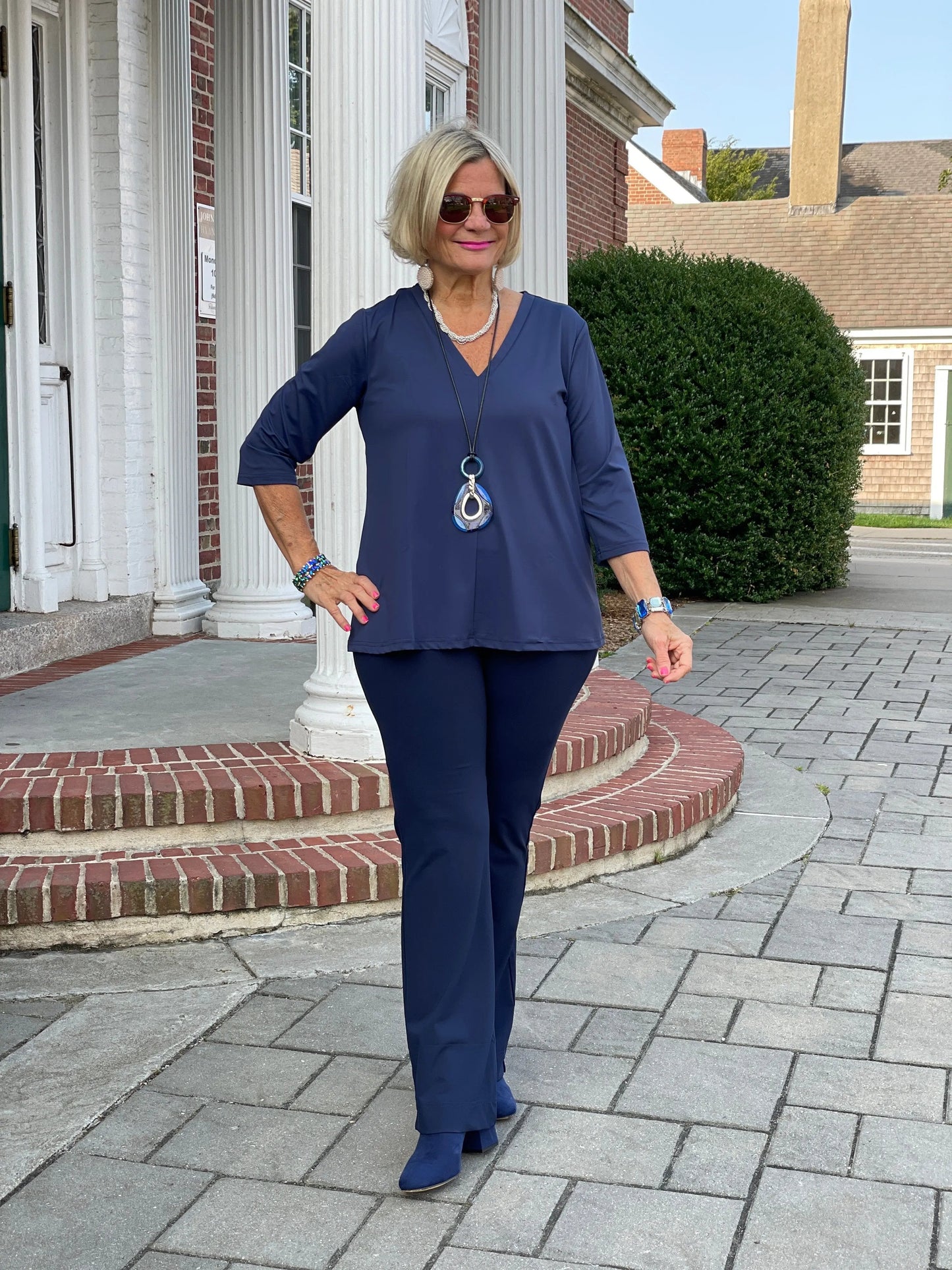 NAVY TAILORED V SLEEVE
