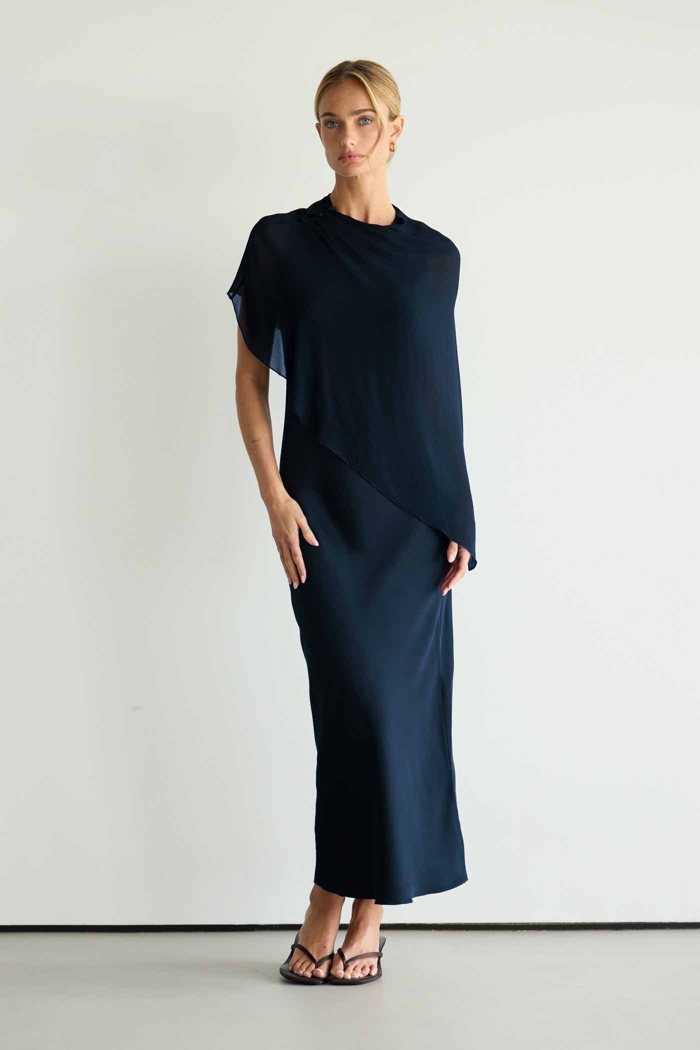 Lumi Asymmetric Poncho | Navy