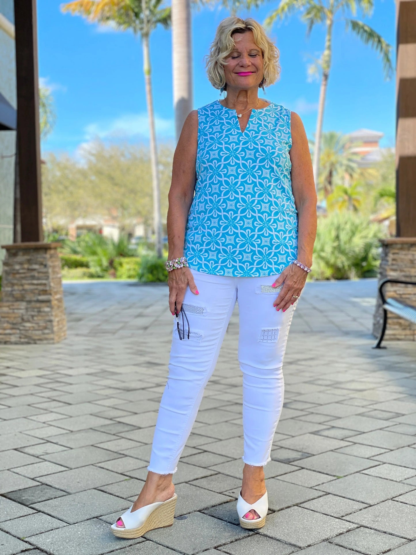 OCEAN MILE SLEEVELESS V NECK