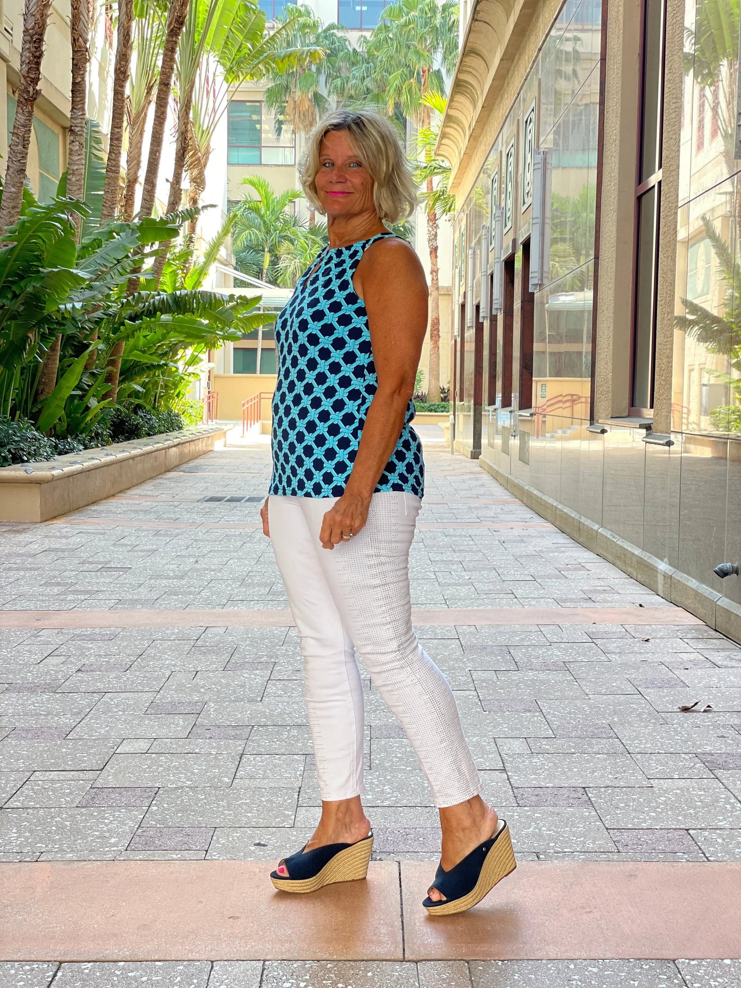 SEASIDE BLUE KEYHOLE TOP