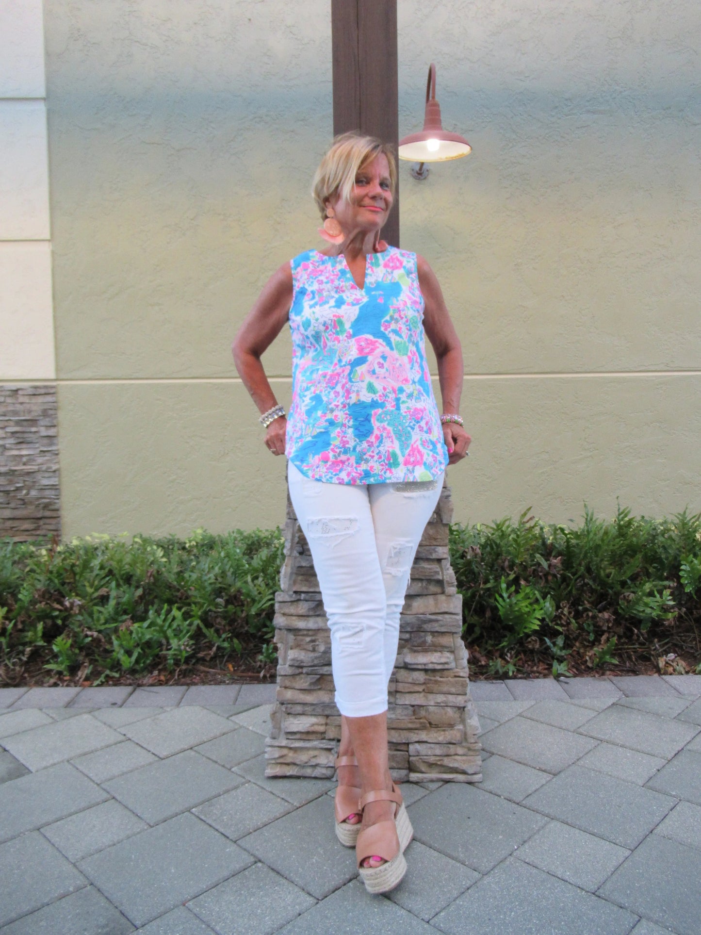 PALM BEACH SLEEVLESS V-NECK