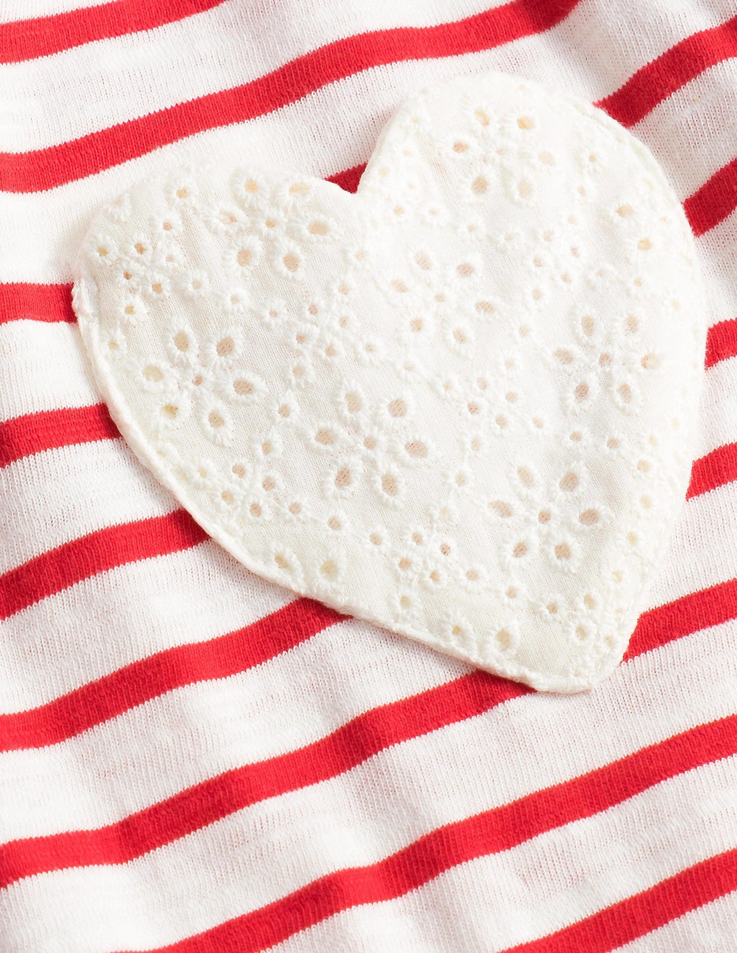 Broderie Pocket T-shirt-Strawberry Tart/Ivory