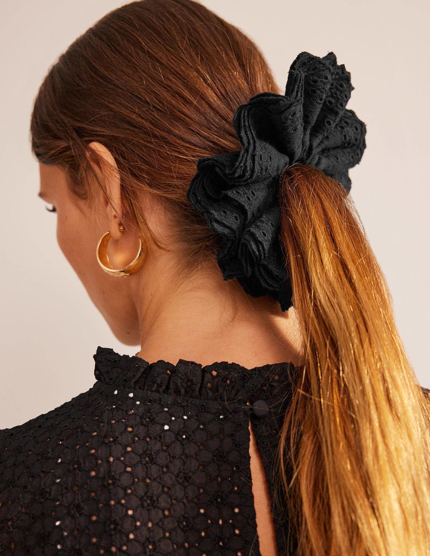 Broderie Scrunchie-Black