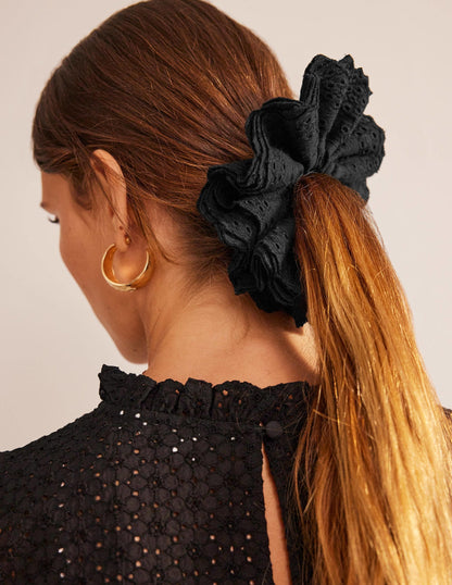 Broderie Scrunchie-Black