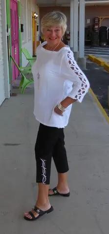 RHINESTONE CAPRI BLACK