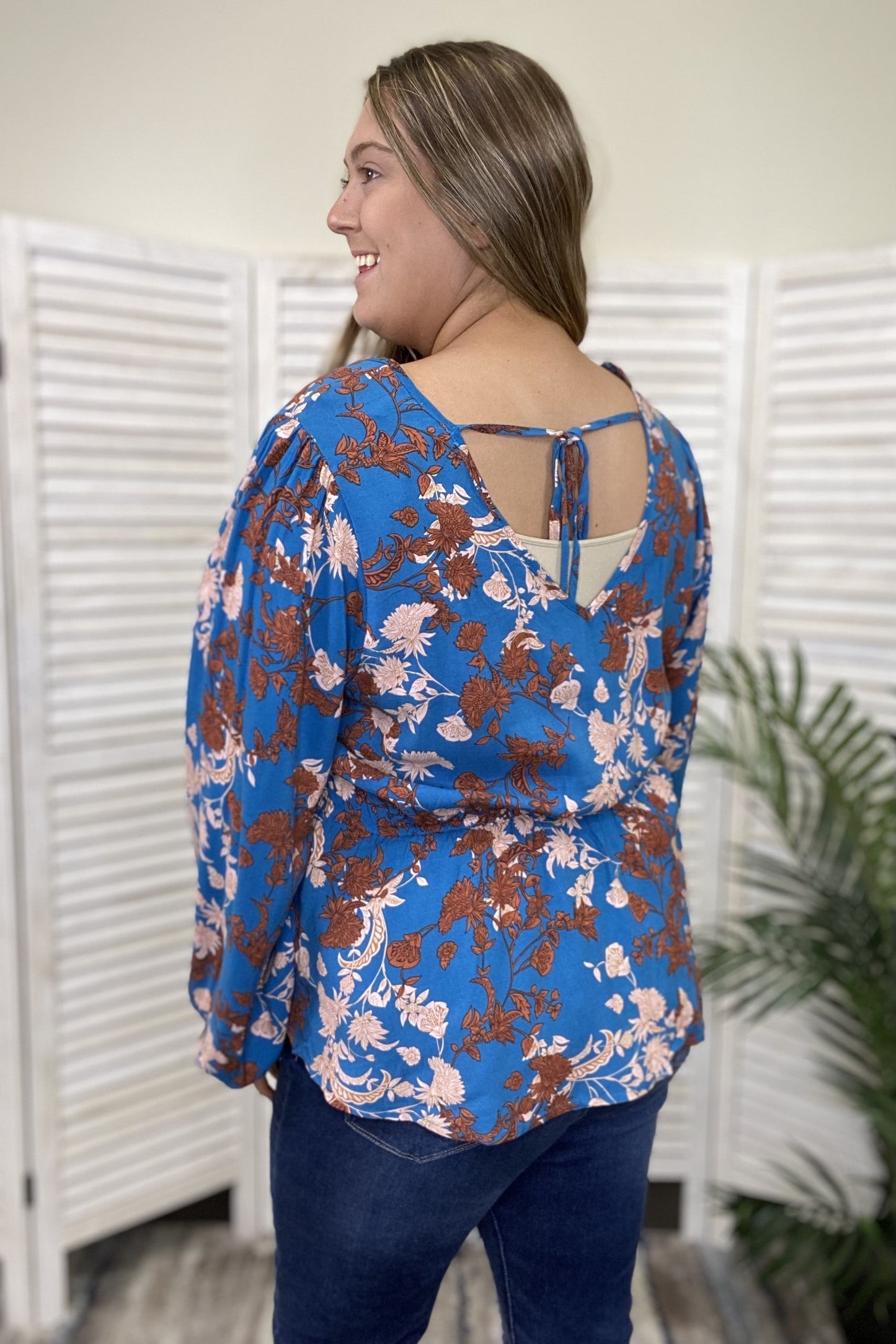 Never Pretending Women's Floral Tie Back Long Sleeve Top