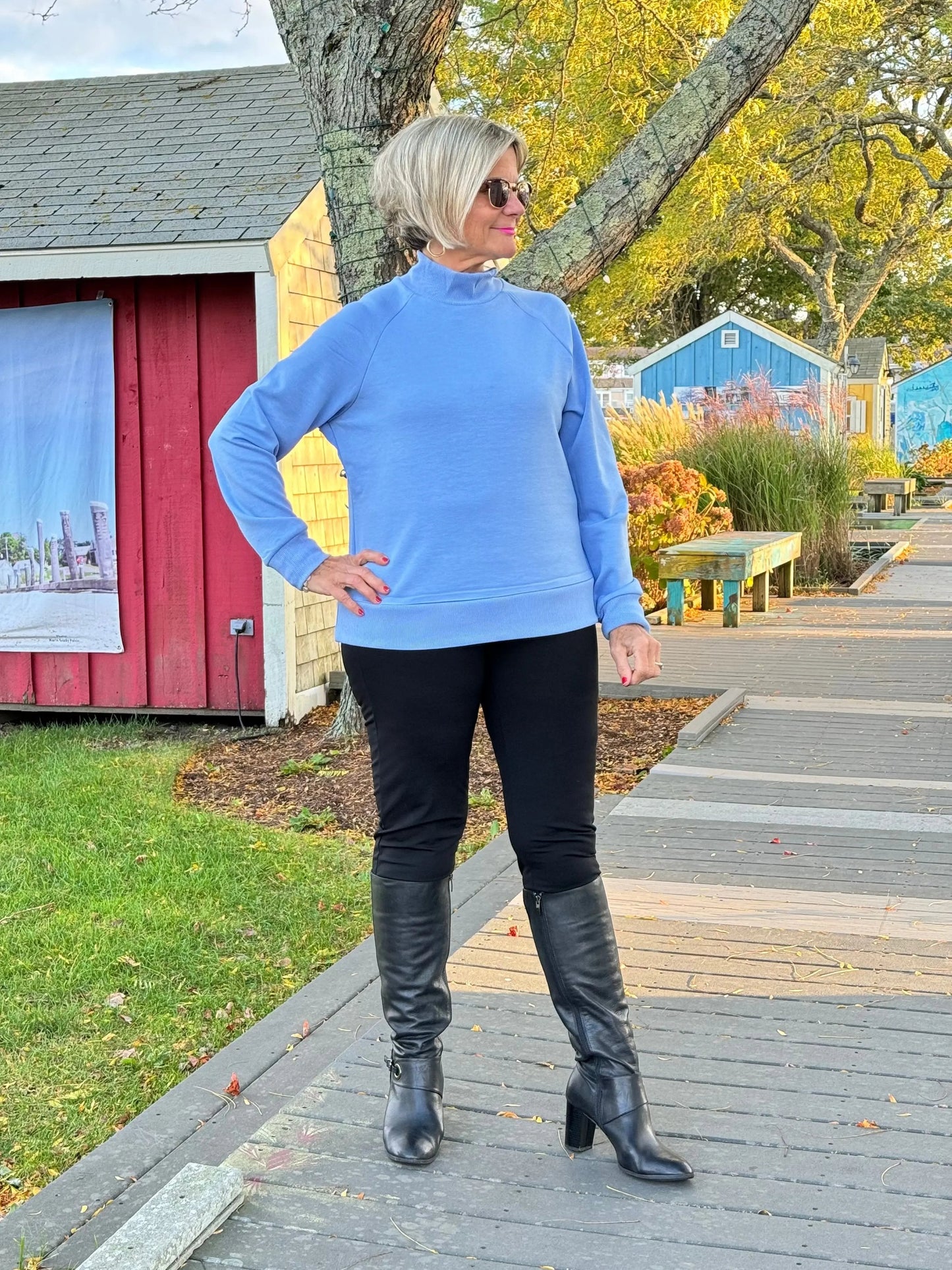 MOCK NECK CLEAR PERI TOP
