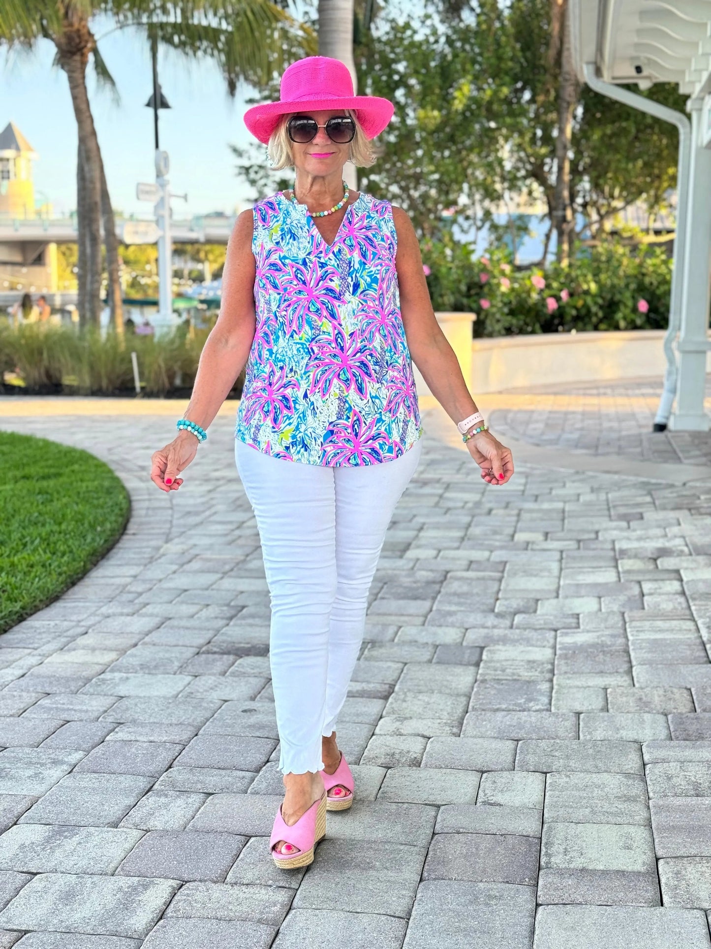 PINK PALM TREE SLEEVELESS TOP