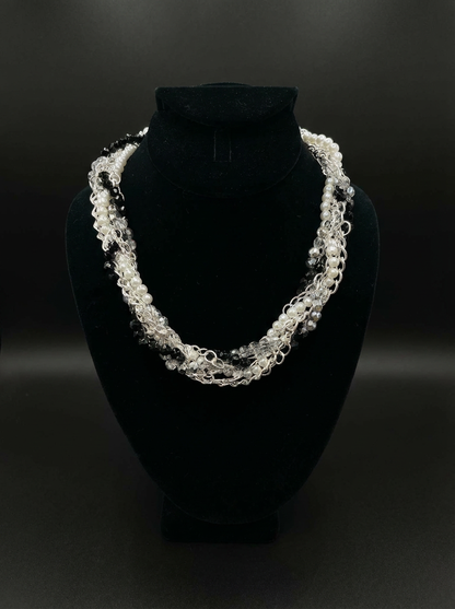 SIMPLE CLASS NECKLACE