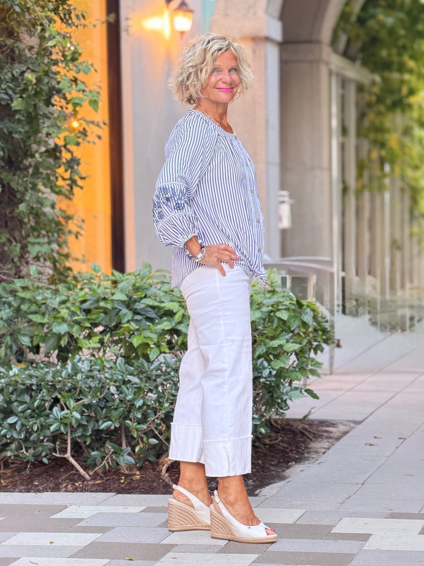 NAVY SEERSUCK TIE TOP