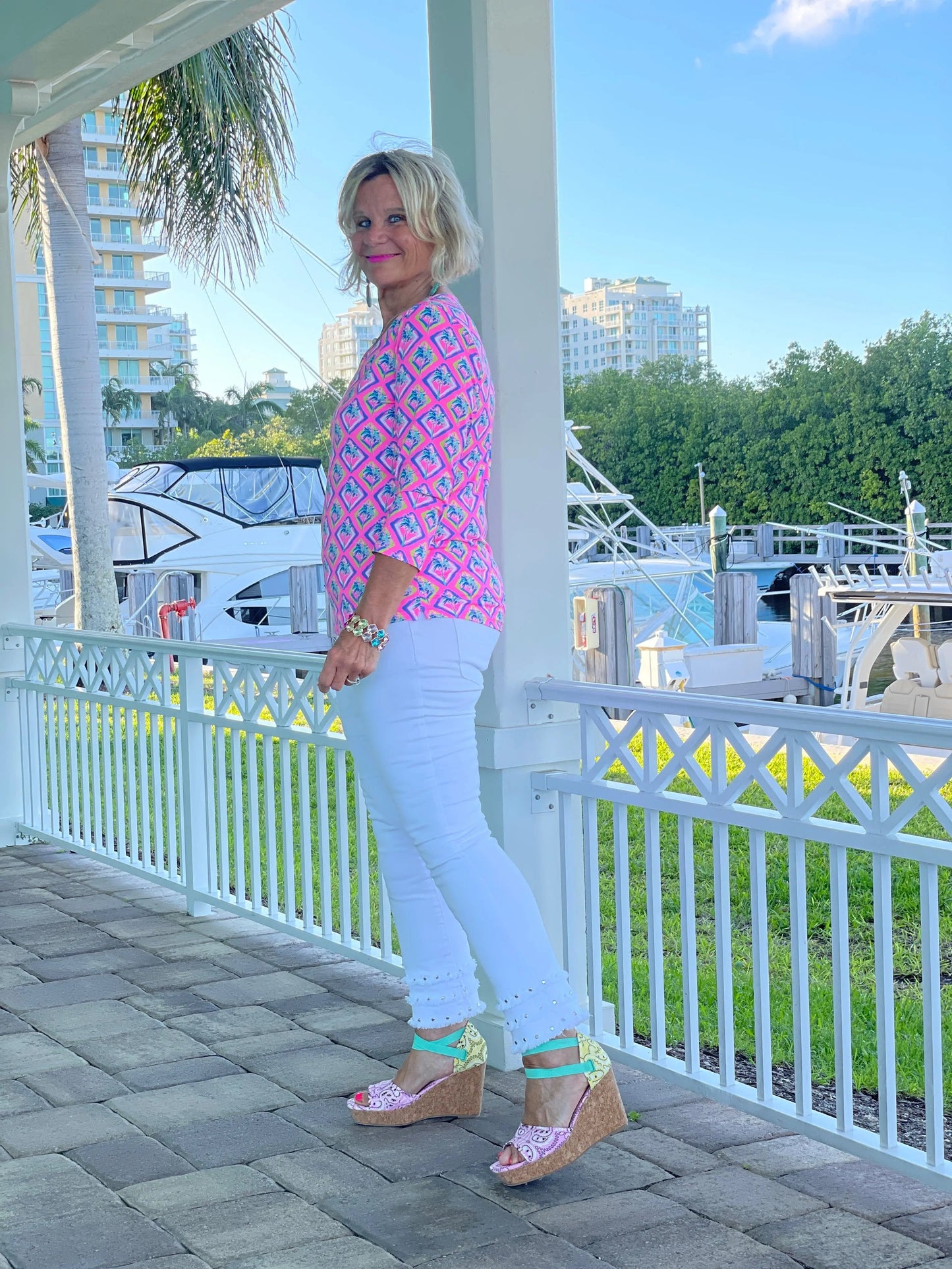 PALM TREE SIESTA V NECK TOP