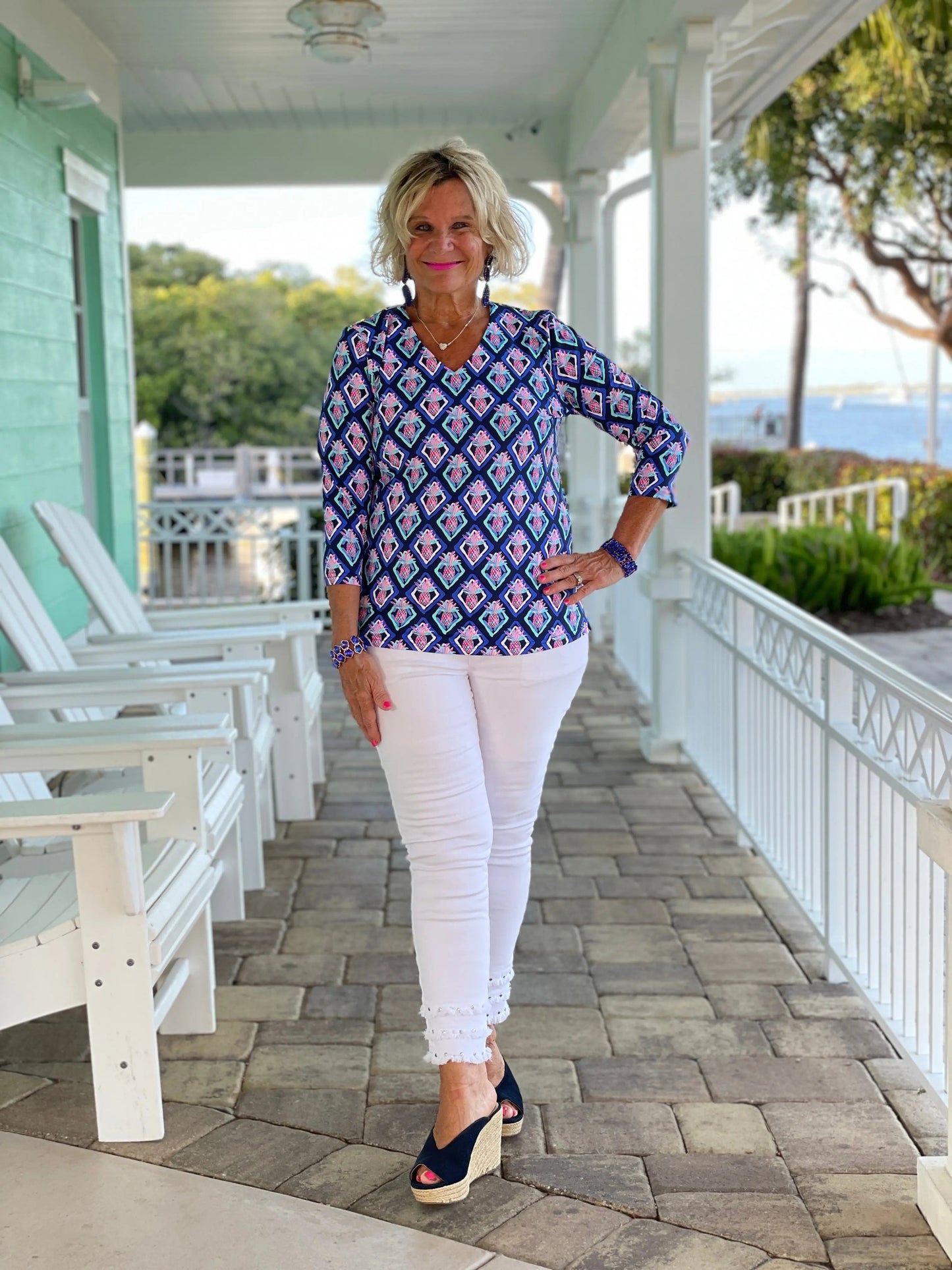 PINEAPPLE VAC V NECK TOP