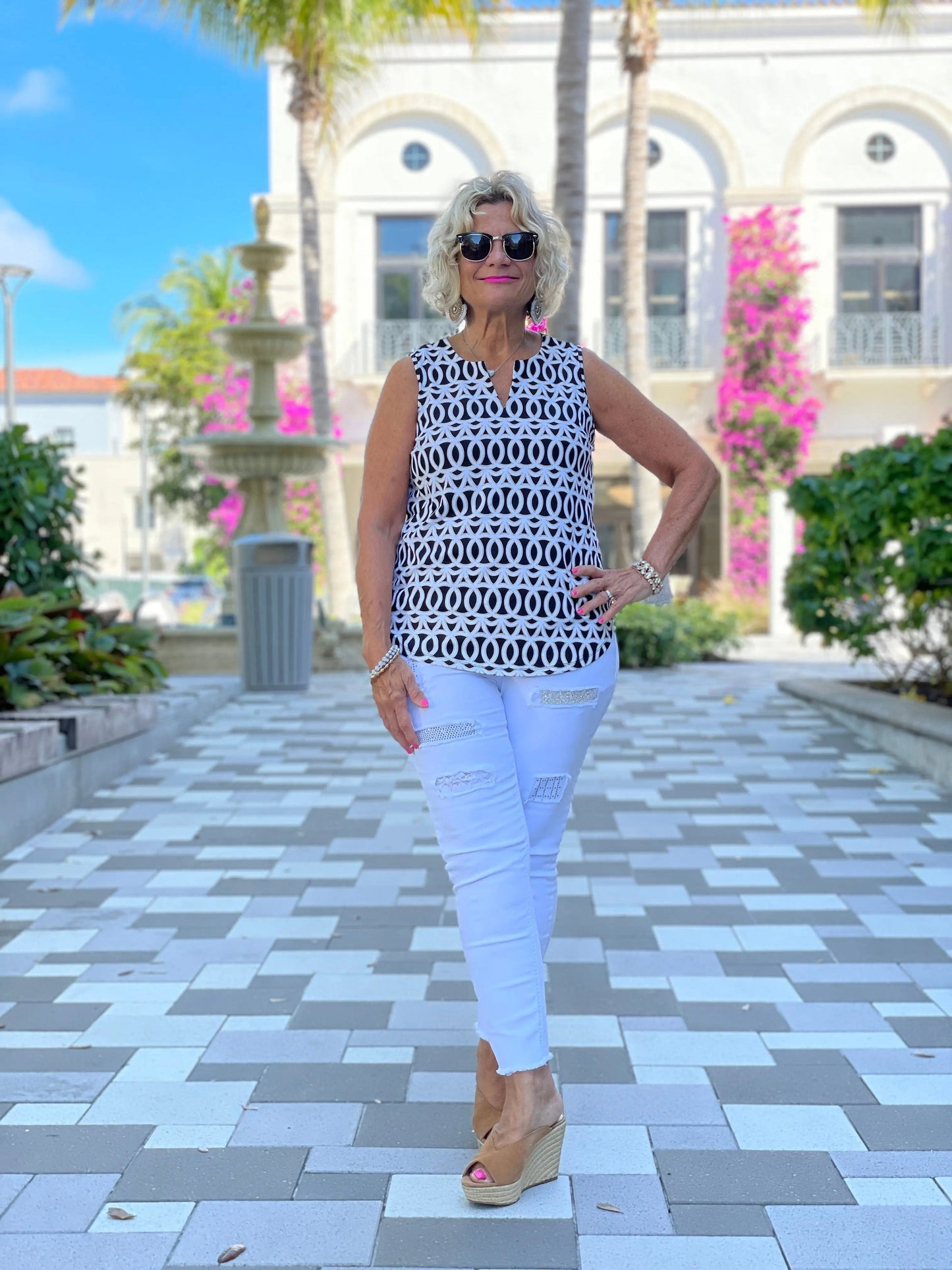 SANDBAR SLEEVELESS V NECK