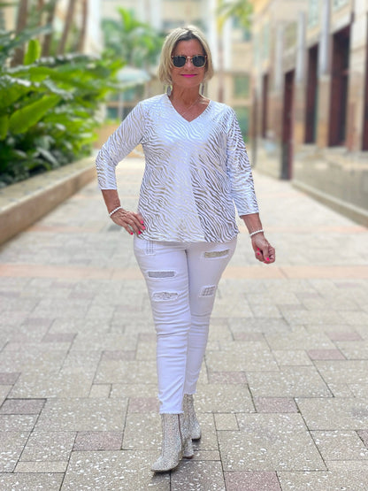 LULU-B WHITE LEME SILVER V-NECK TOP