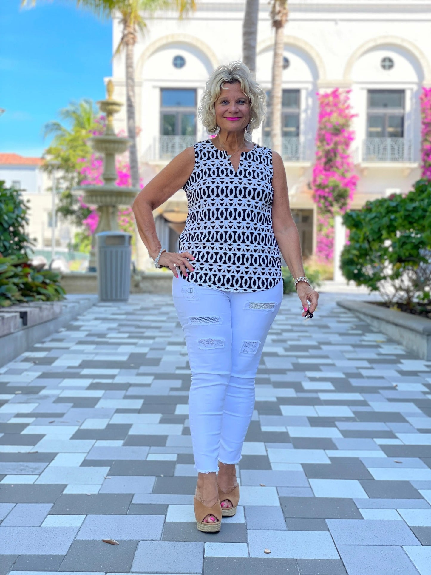 SANDBAR SLEEVELESS V NECK