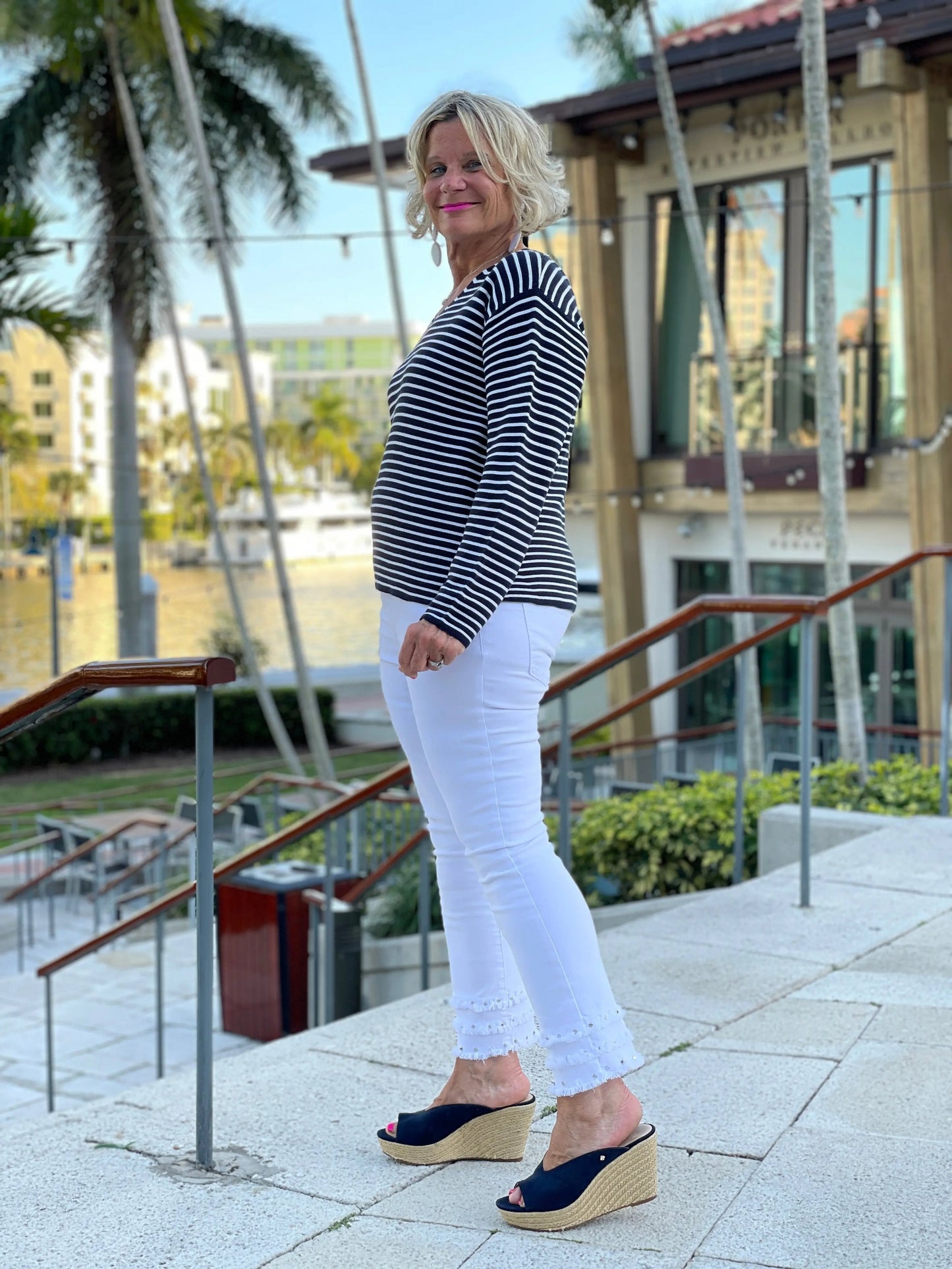 NAVY STRIPE V NECK SWEATER