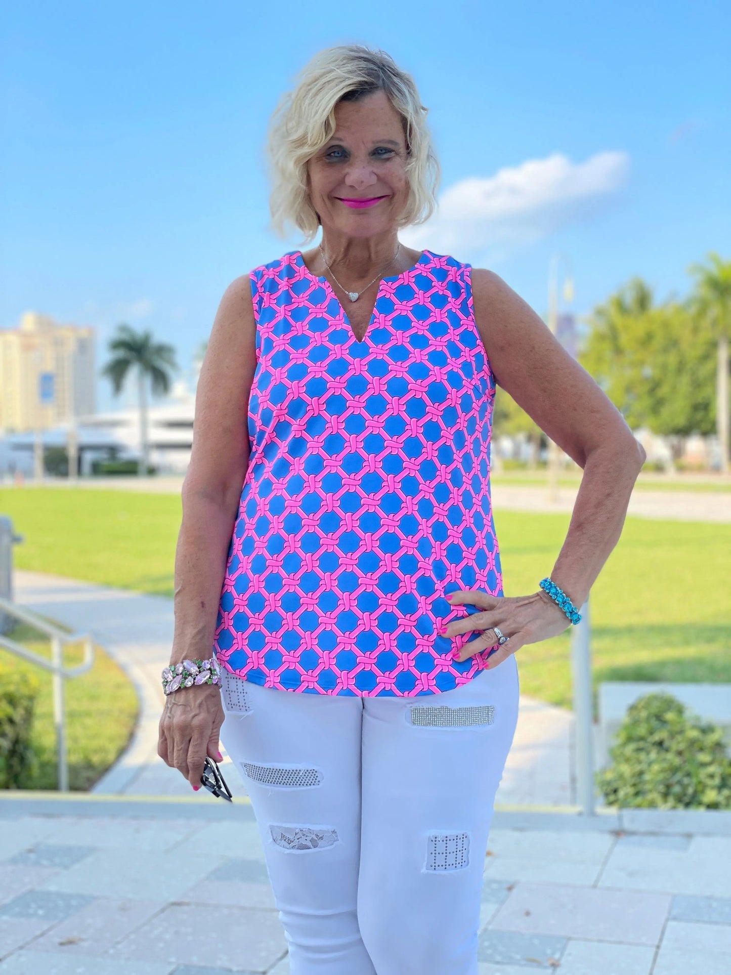 PINK SPADE SLEEVELESS V NECK