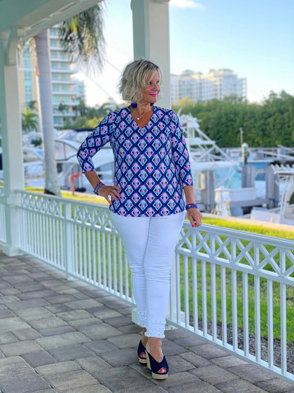 PINEAPPLE VAC V NECK TOP