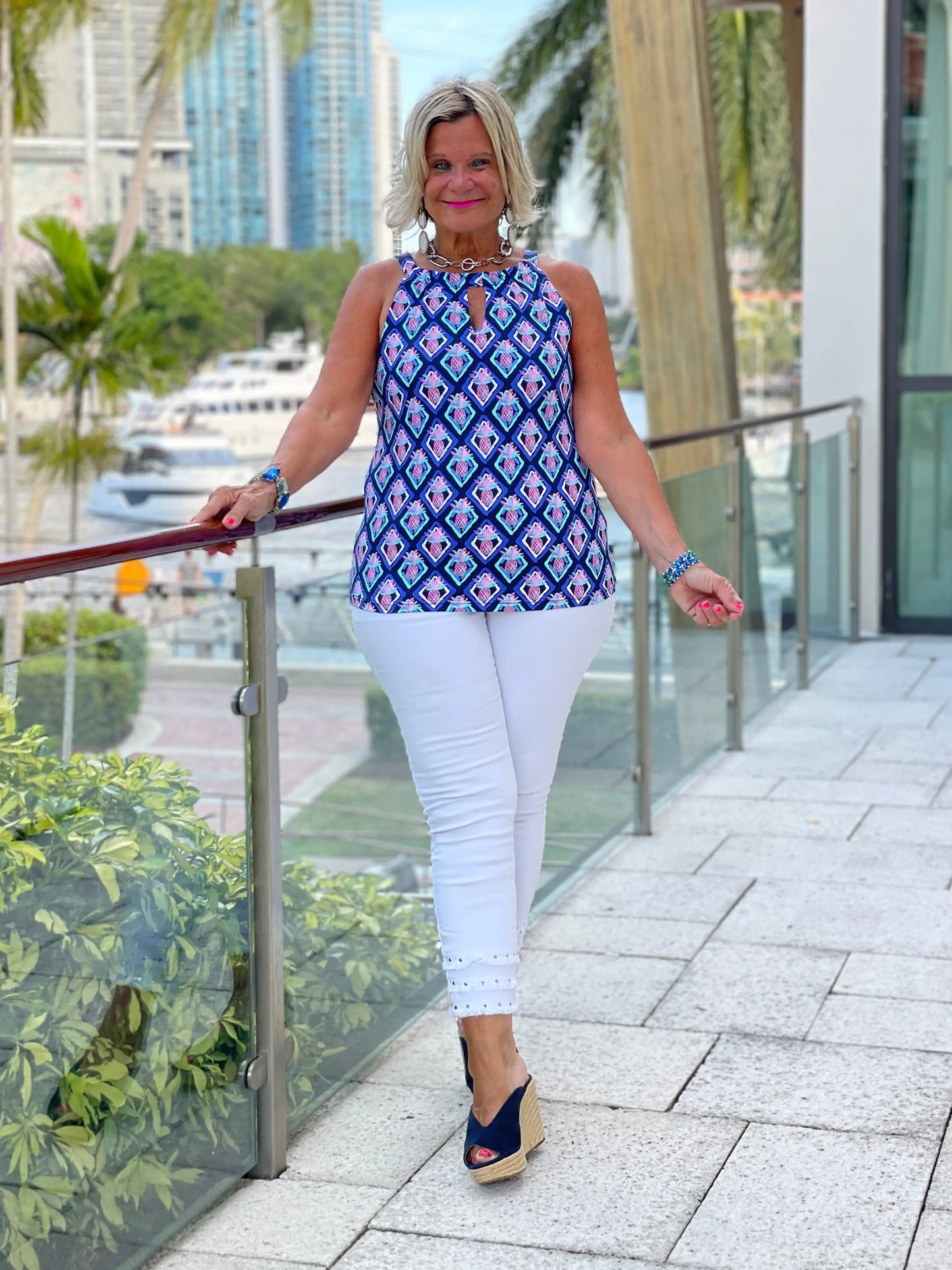 PINEAPPLE VACATION KEYHOLE TOP