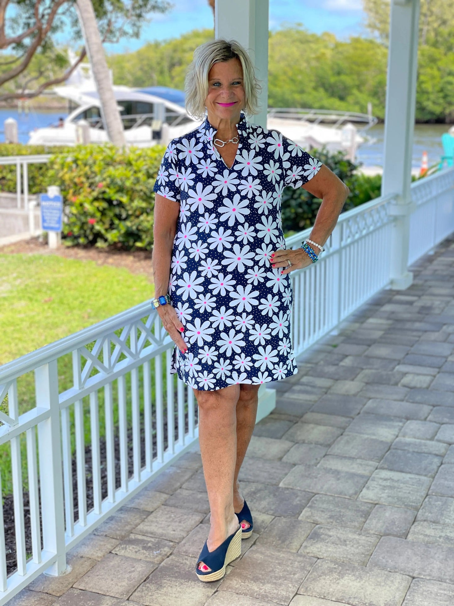 NAVY DAISY SHORT SLEEVE DRESS