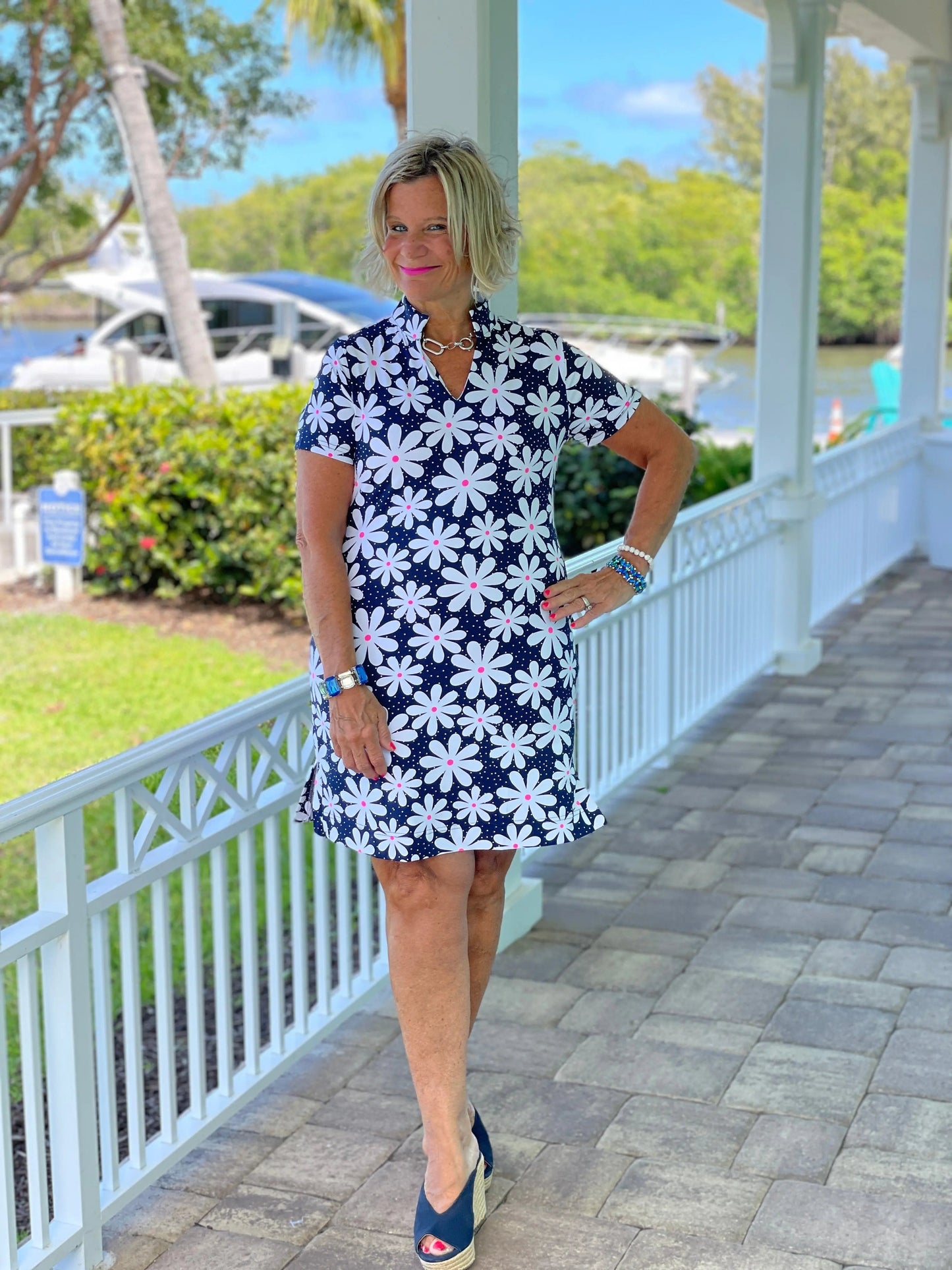 NAVY DAISY SHORT SLEEVE DRESS
