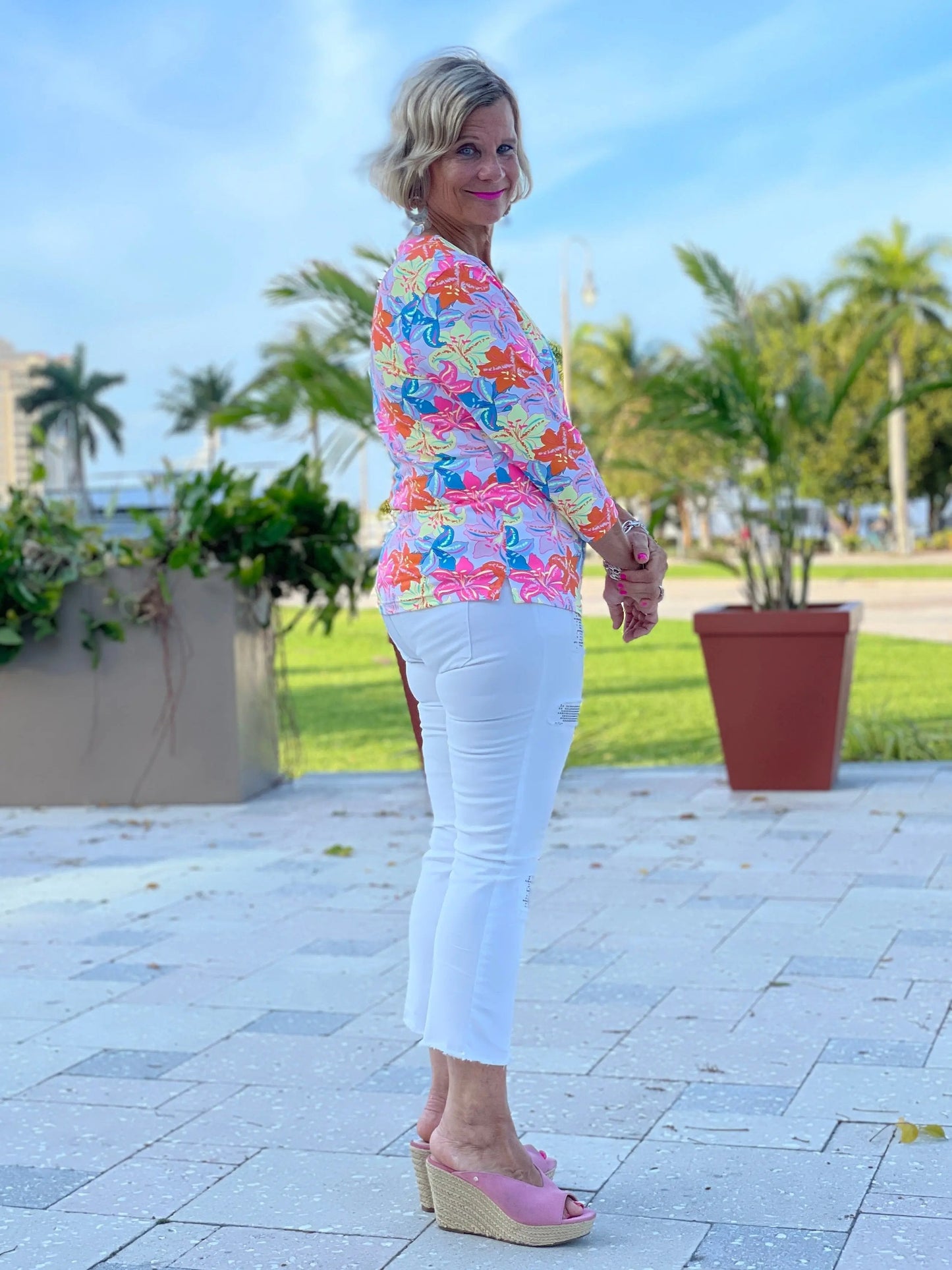 PALM BEACH FLOWER V NECK TOP