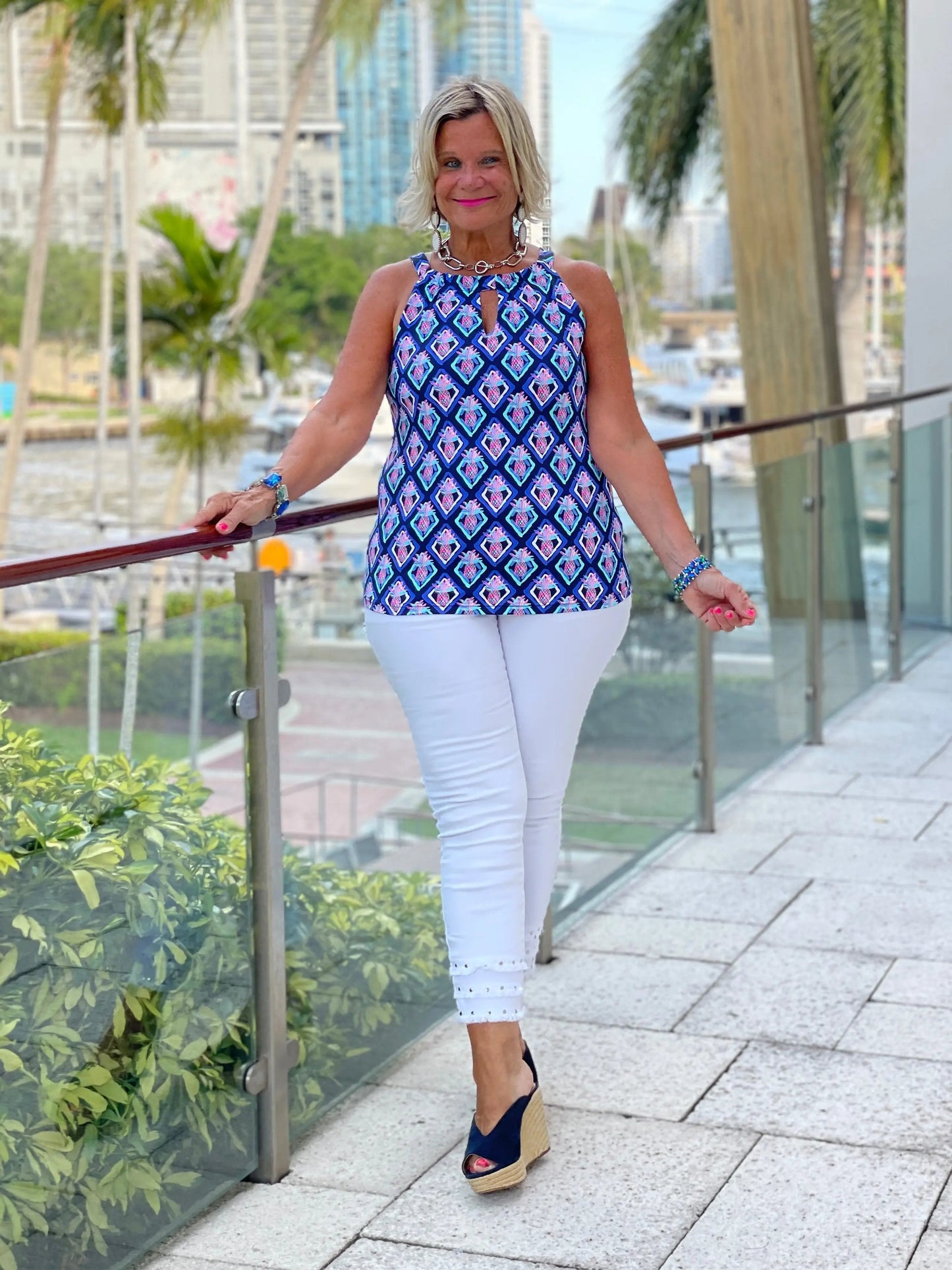 PINEAPPLE VACATION KEYHOLE TOP