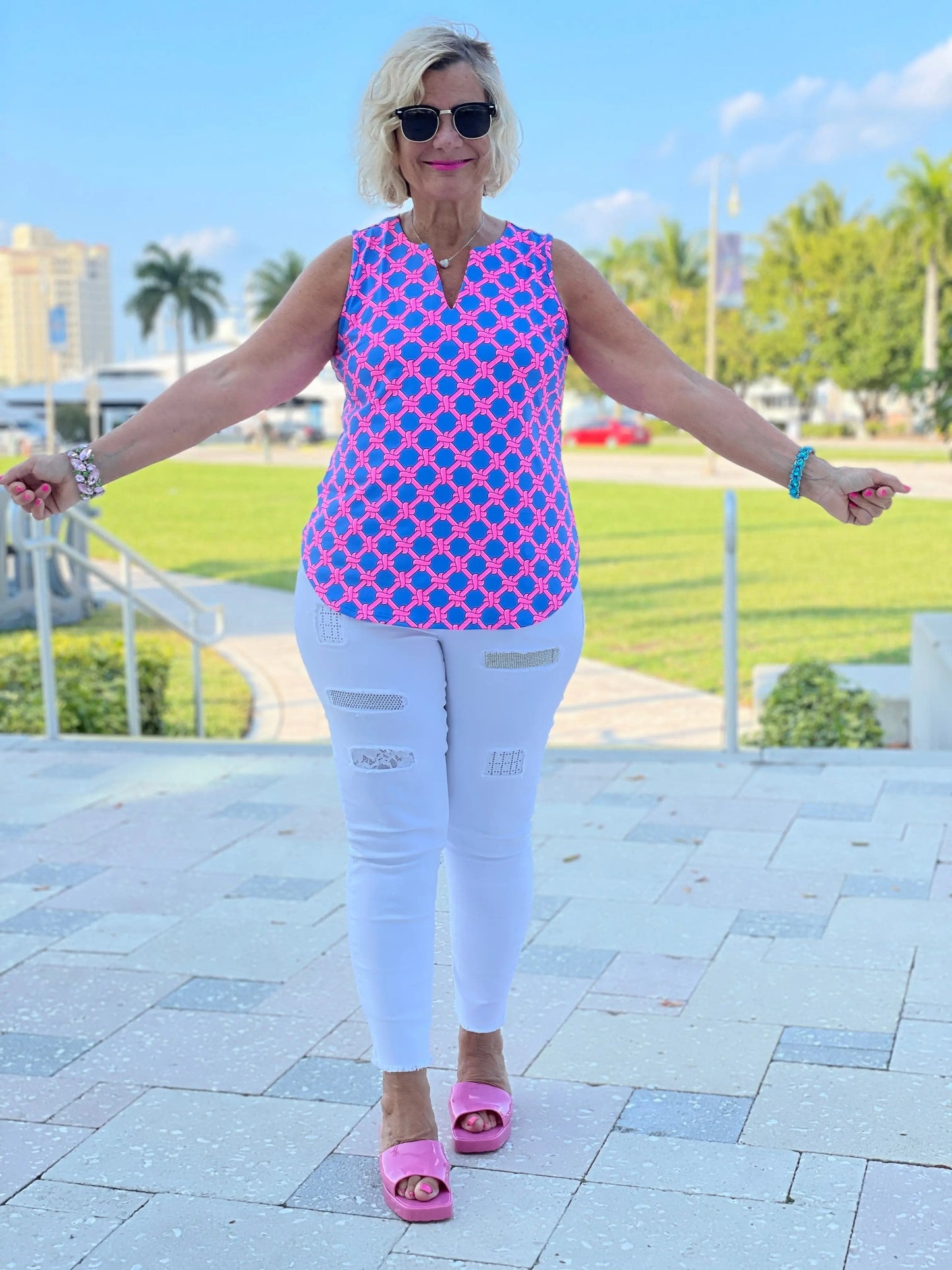 PINK SPADE SLEEVELESS V NECK