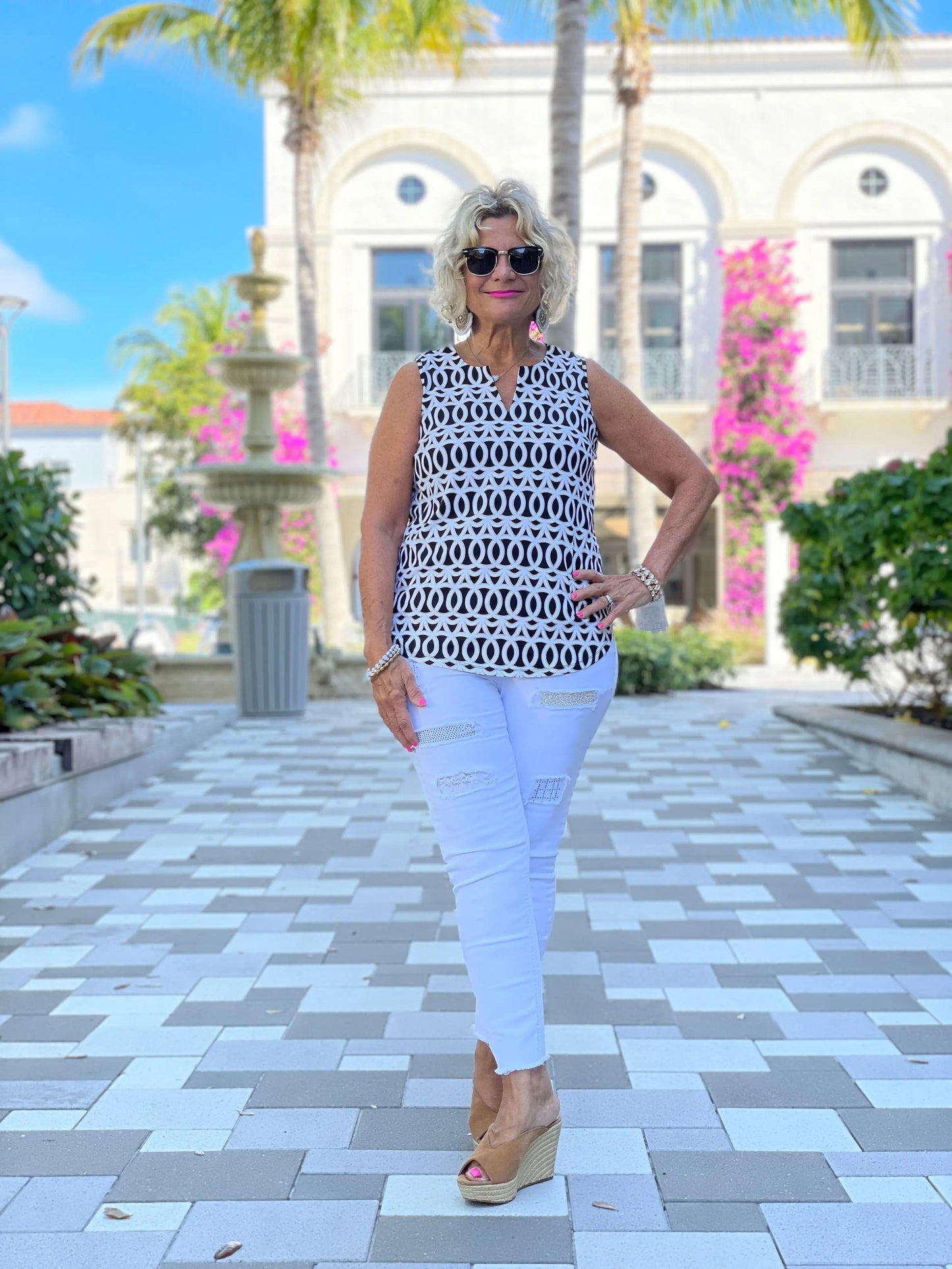 SANDBAR SLEEVELESS V NECK