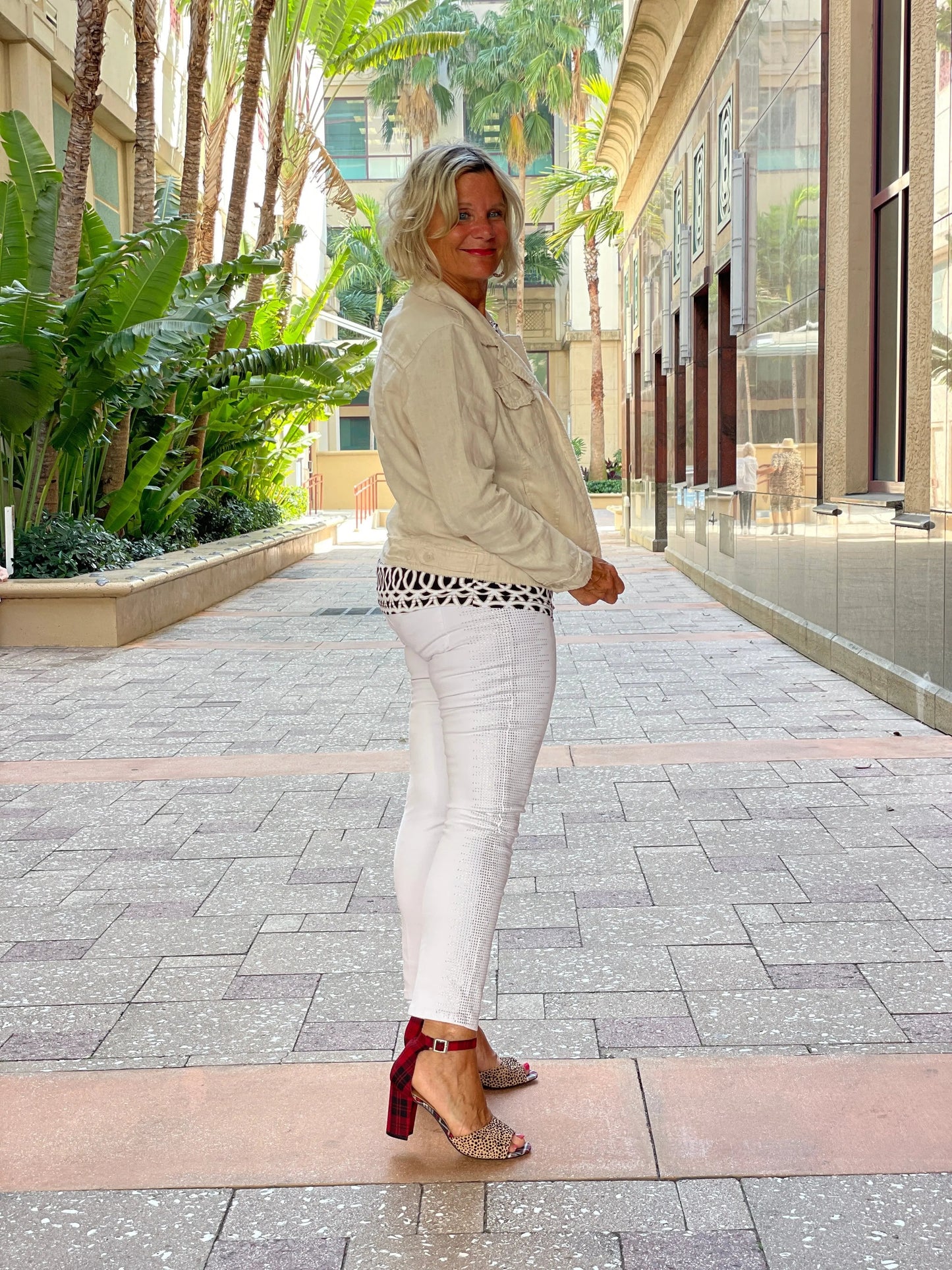 SANDBAR  KEYHOLE TOP