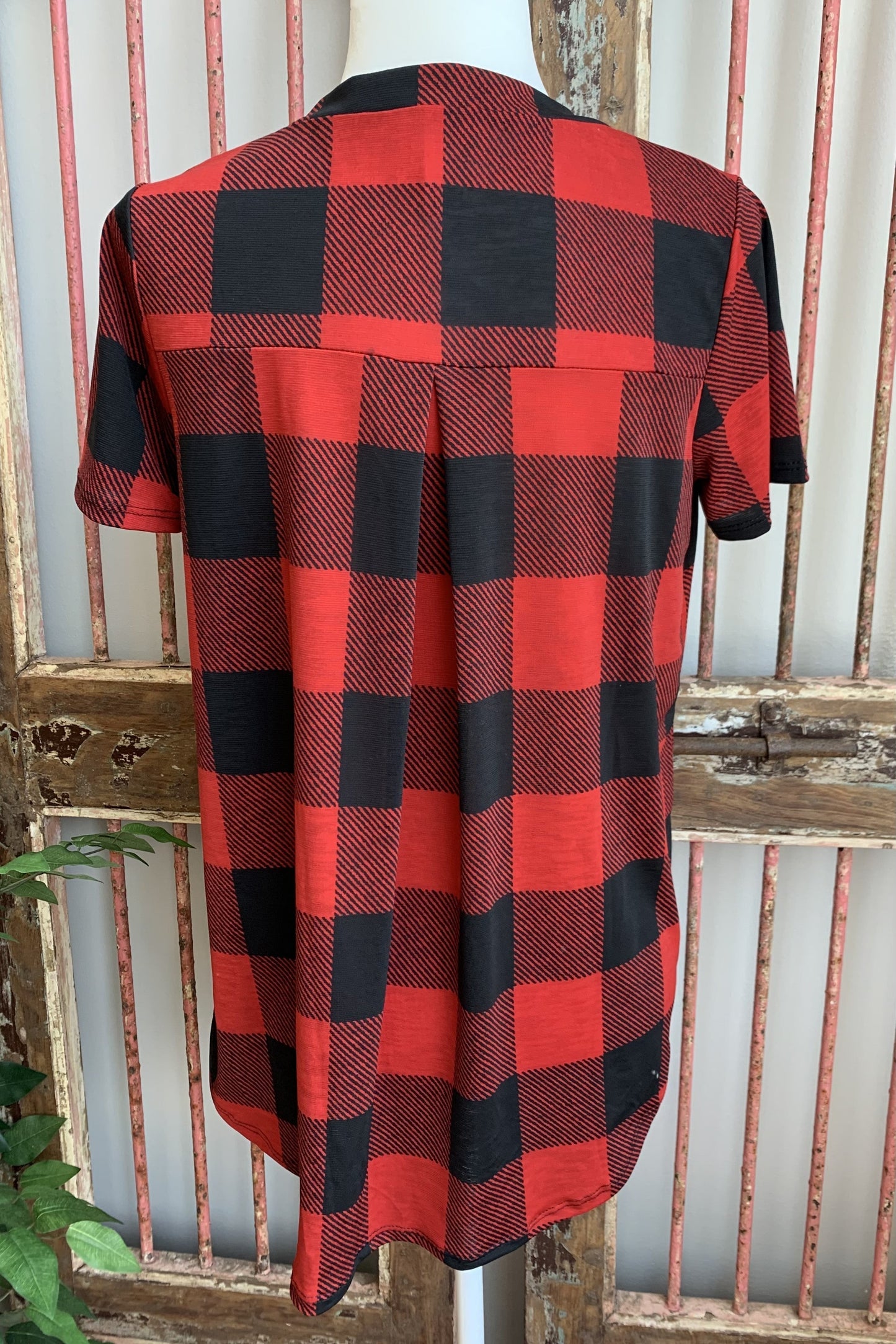 Go The Distance Women's Plaid Short Sleeve Top